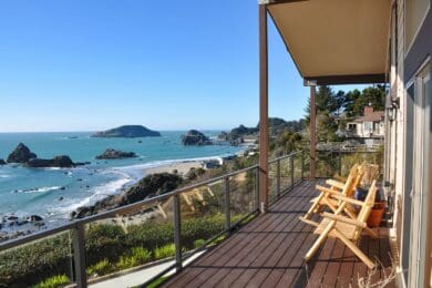 Bronze Element Glass Railing – Brookings, OR